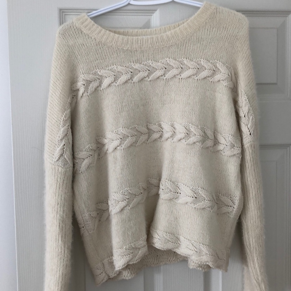 Cream sweater - excellent condition!